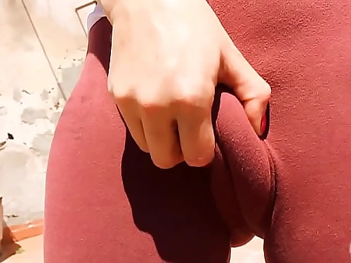 Succulent Cameltoe Teen in Cock-squeezing Lycras! Unbelievable Bum in Leggins!