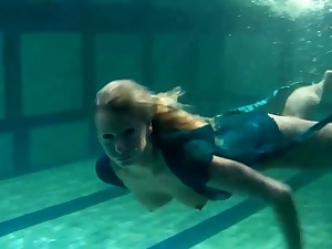Blondie Feher with XXL rigid tits underwater